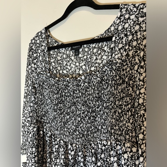 Black and white floral blouse - Picture 2 of 3